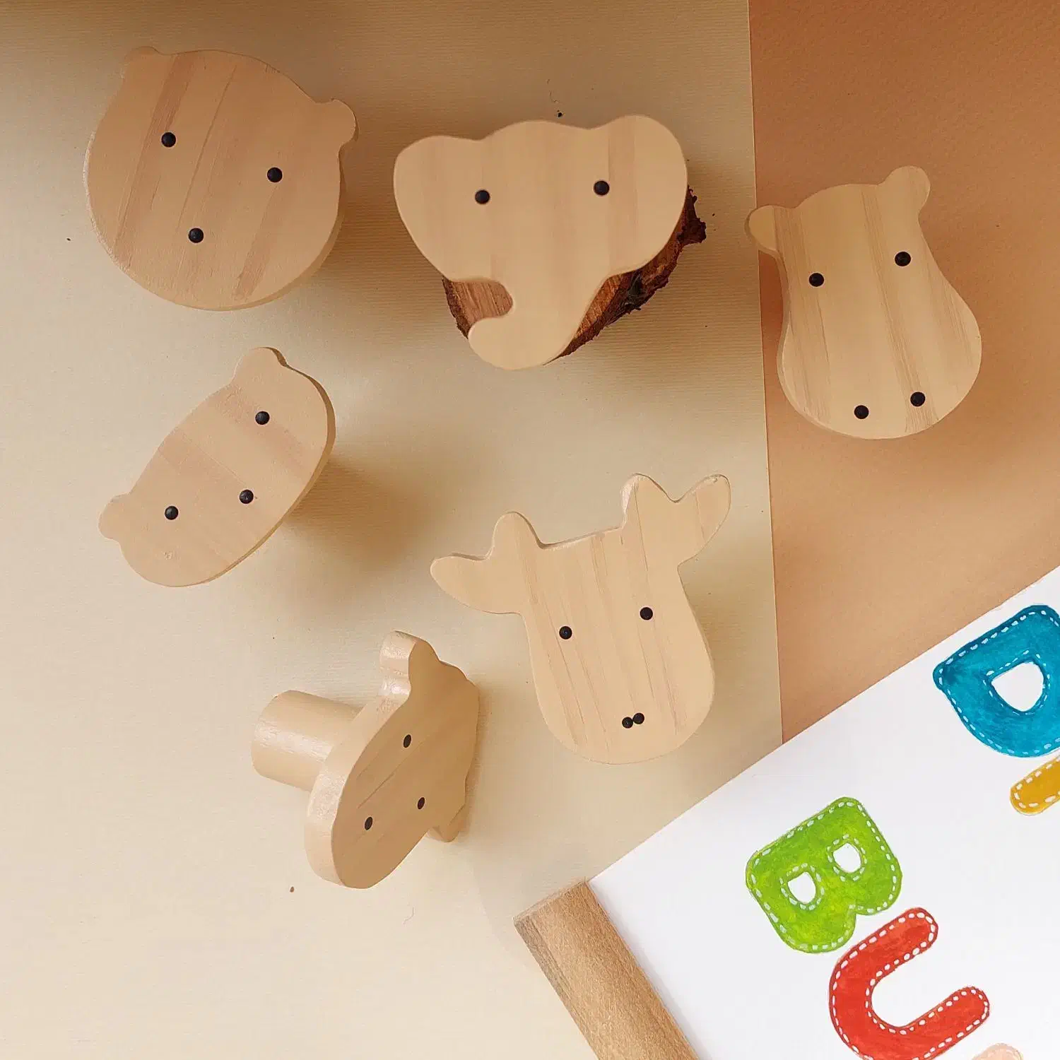 دستگیره فانتزی اتاق کودک|کتابخانه، شلف، قفسه‌های دیواری|گنبد کاووس, |دیوار