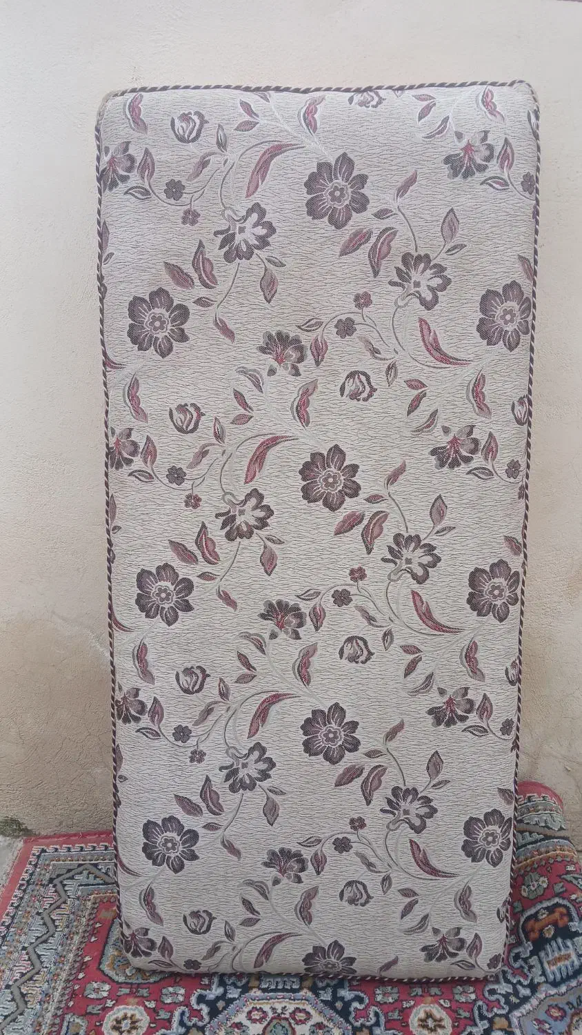 پشتی سالم دو عدد|پشتی|ارومیه, |دیوار