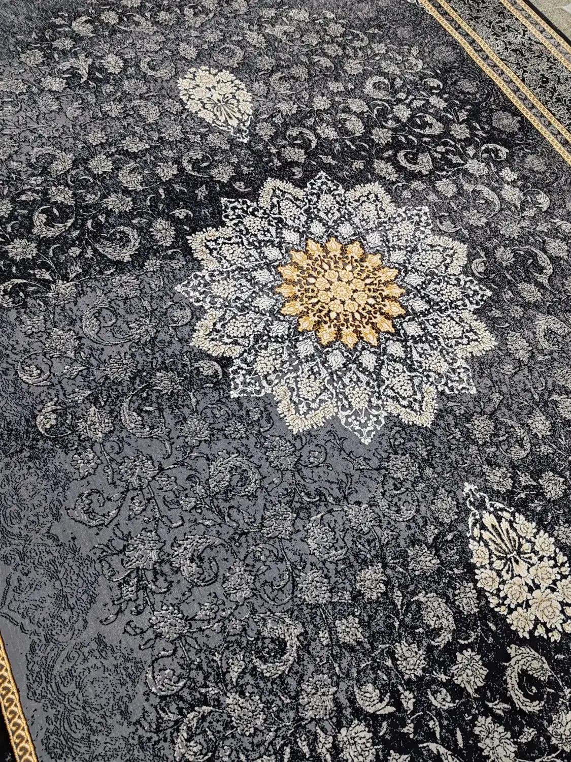 3تخته فرش 9متری زمرد مشهد نو وآکبند|فرش|قم, نیروگاه|دیوار