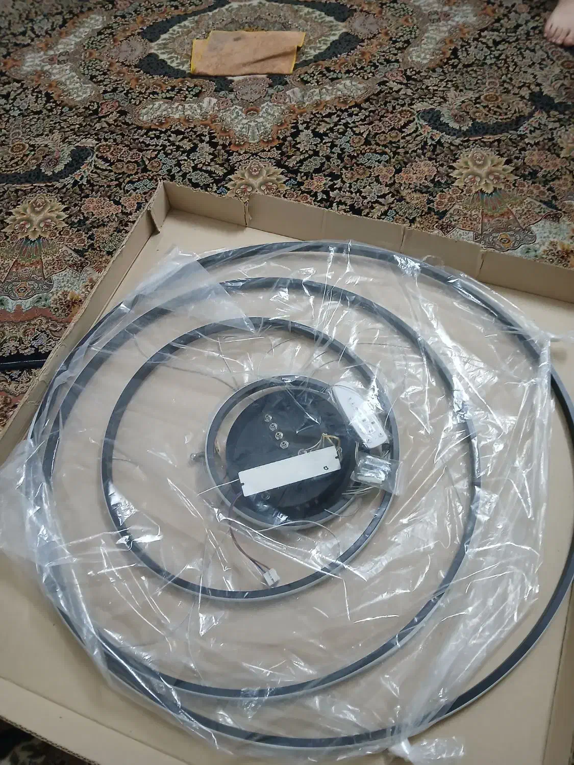 لوستر مدرن 4 تایی ریموت دار|لوستر و چراغ آویز|تهران, استاد معین|دیوار
