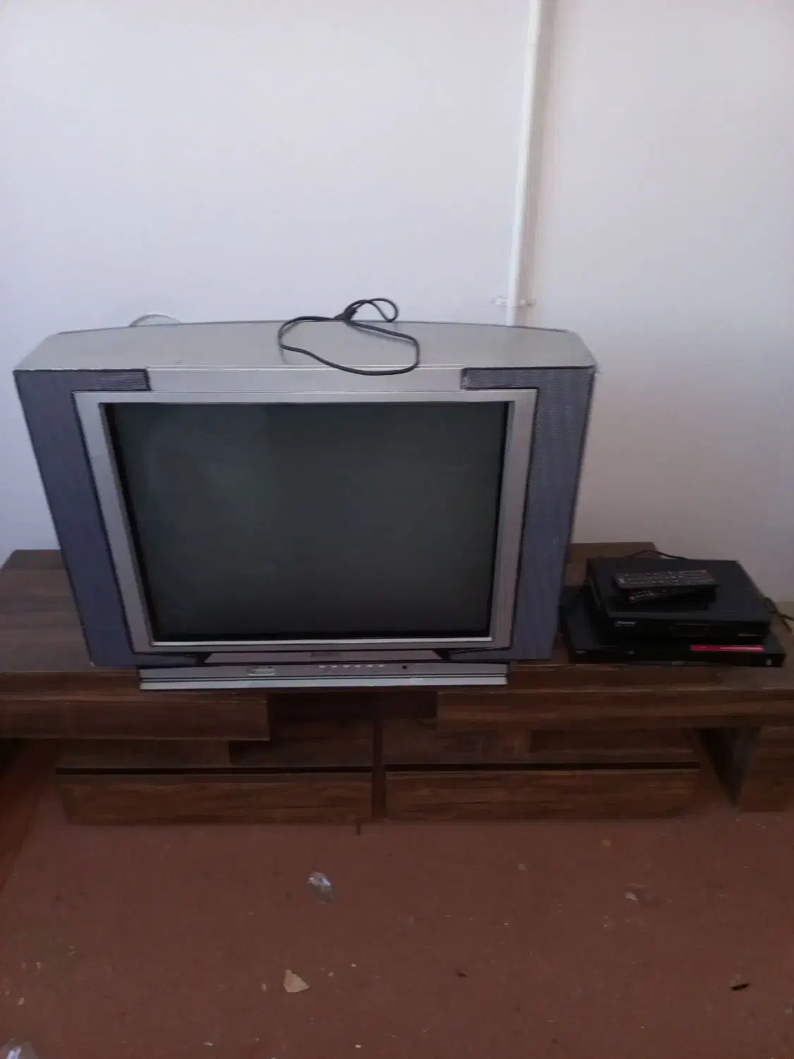 تلوزیون|تلویزیون و پروژکتور|صدرا-فارس, فاز ۱|دیوار