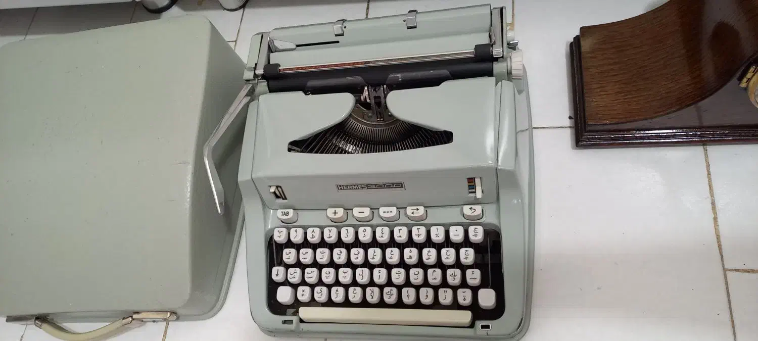 ماشین تایپ هرمس سوییس.ساعت ۲کوک المان|کلکسیون اشیاء عتیقه|تهران, اختیاریه|دیوار