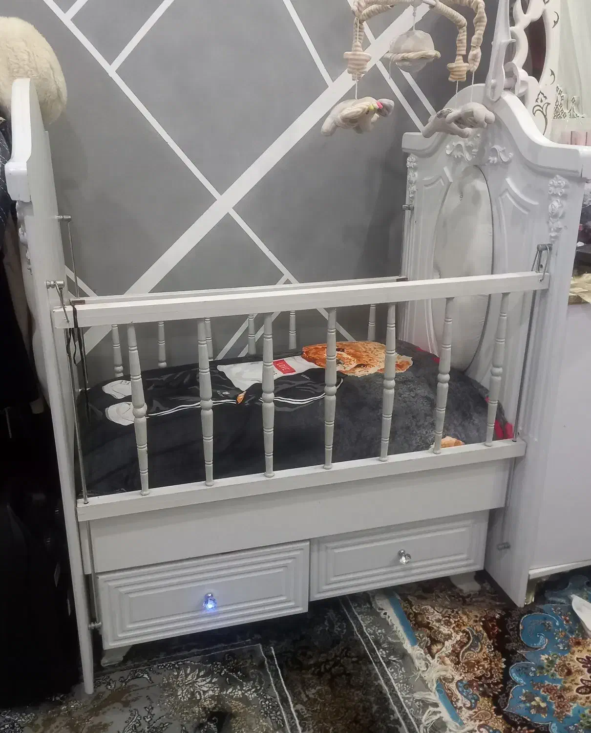 تخت و نی نی لالای  کودک نو|تخت و سرویس خواب|نسیم‌شهر, |دیوار