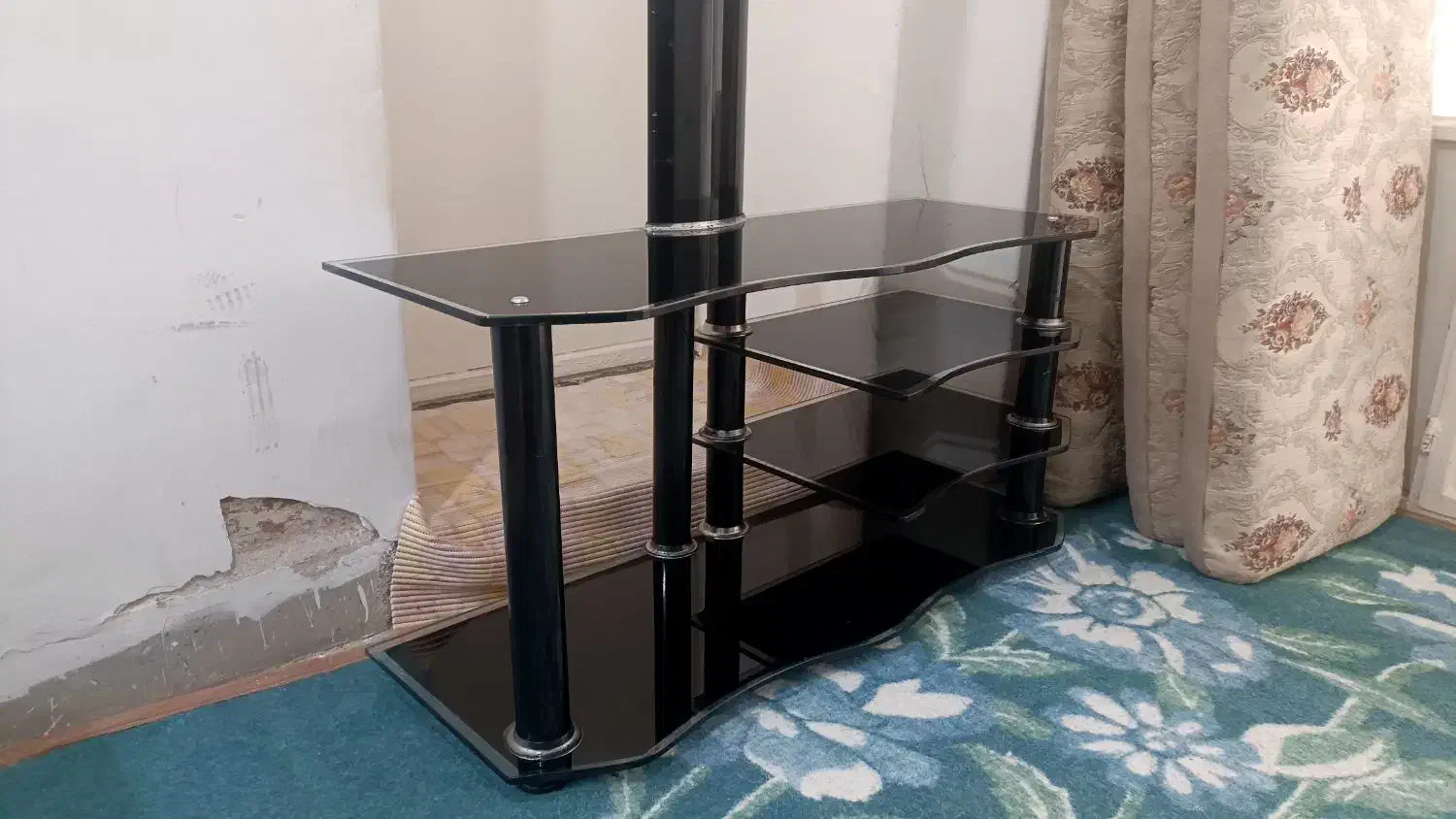 میز تلویزیون شیشه ای سالم|میز تلویزیون|سنندج, |دیوار