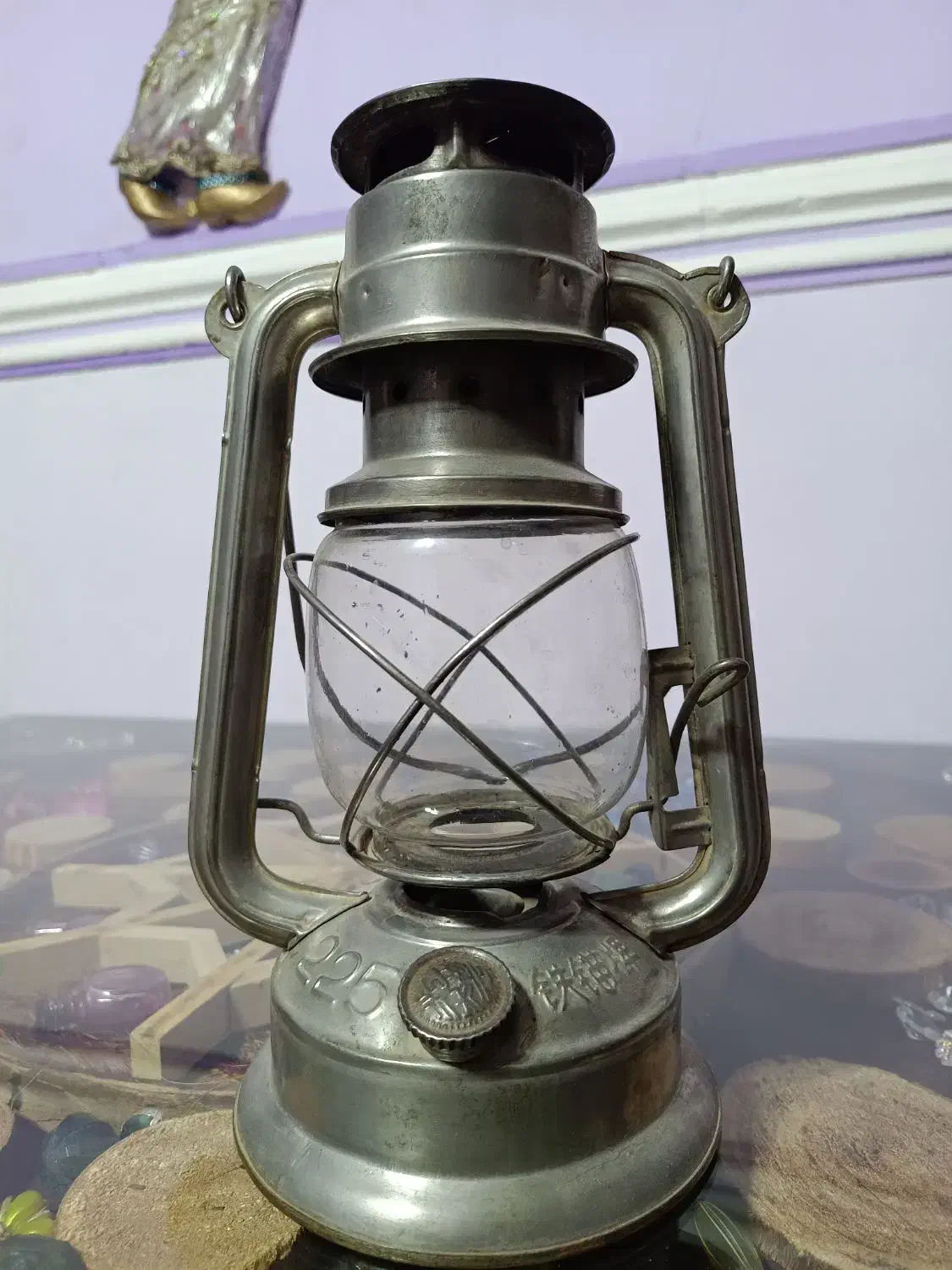 فانوس نفتی وساعت رومیزی|کلکسیون اشیاء عتیقه|شیراز, شهرک بهار|دیوار