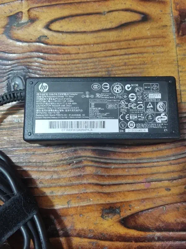 آداپتور 19/5v|قطعات و لوازم جانبی رایانه|مشهد, شاهد (شهرک غرب)|دیوار