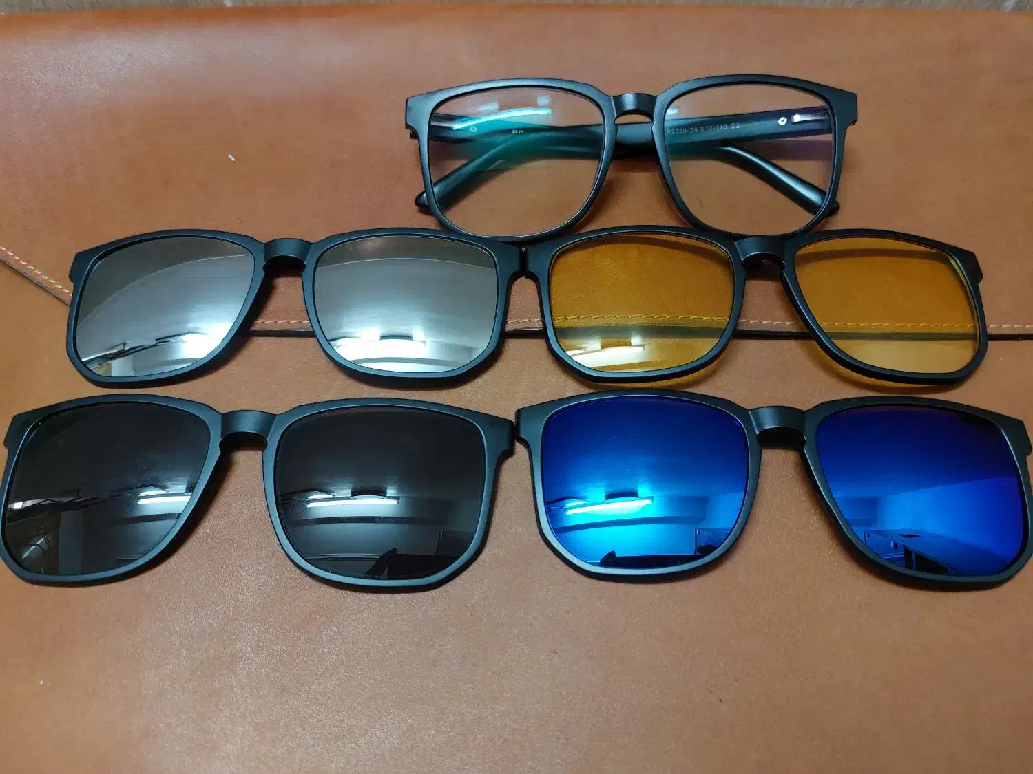 عینک با شیشه بلوکات به همراه چهار کاور همراه آن|زیورآلات و اکسسوری|جهرم, |دیوار