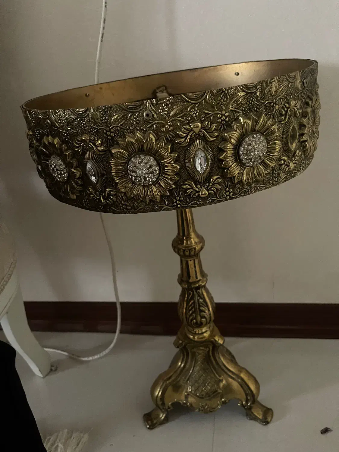 میز برنز و لوستر کنار سالنی برنز|لوستر و چراغ آویز|قم, باجک سه|دیوار