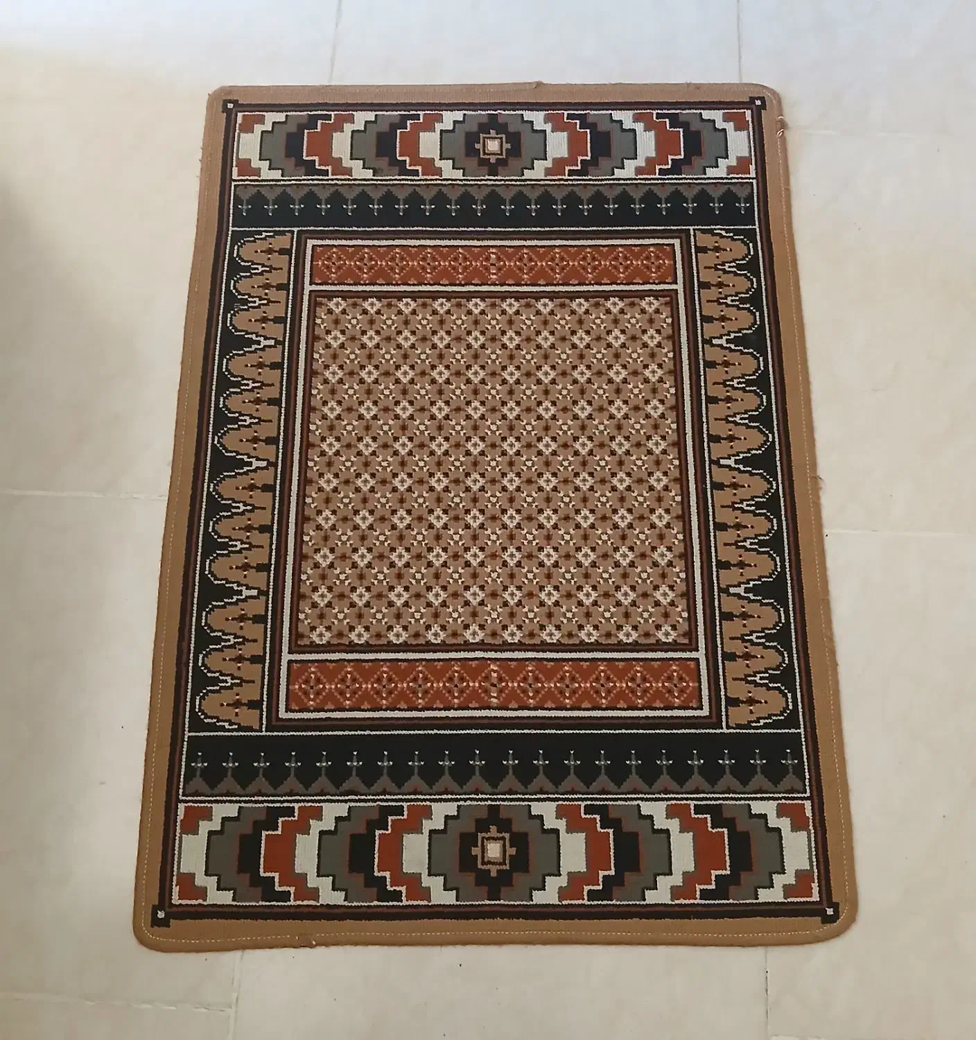 رختخواب، بالش،پتو|رختخواب، بالش، پتو|رودهن, |دیوار