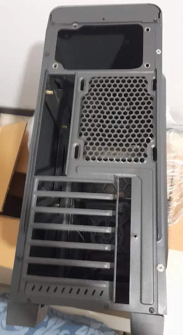 کیس گیرین در حد نو|قطعات و لوازم جانبی رایانه|پرند, فاز ۶|دیوار