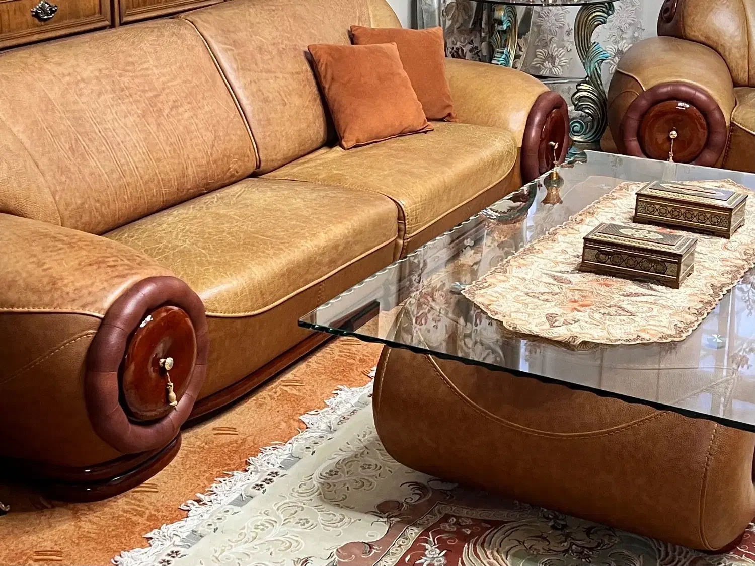 مبل چرم ۷نفره وارداتی|مبلمان خانگی و میز عسلی|اهواز, پادادشهر|دیوار