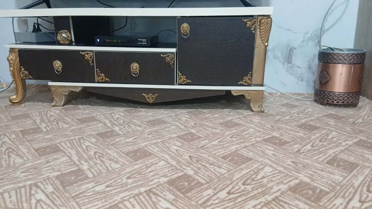 تلویزیون و زیر تلویزیون|تلویزیون و پروژکتور|اشتهارد, |دیوار