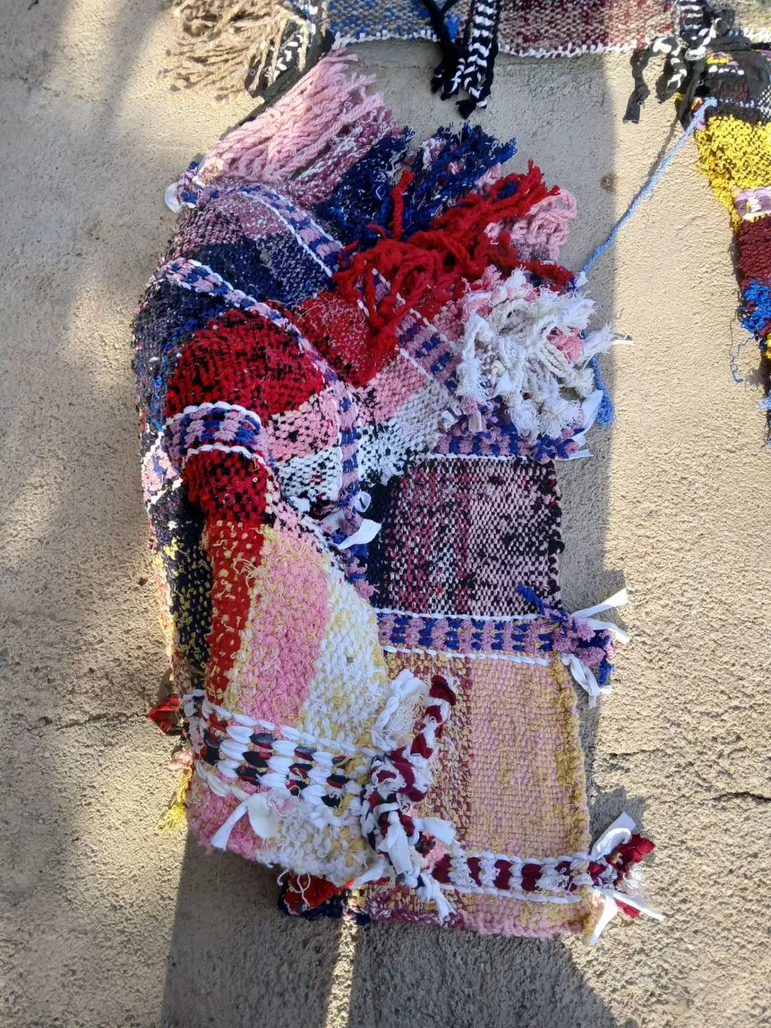 جل و کهن ۲۵۰۰ نخ محکم|صنایع دستی و سایر لوازم تزئینی|آبدانان, |دیوار