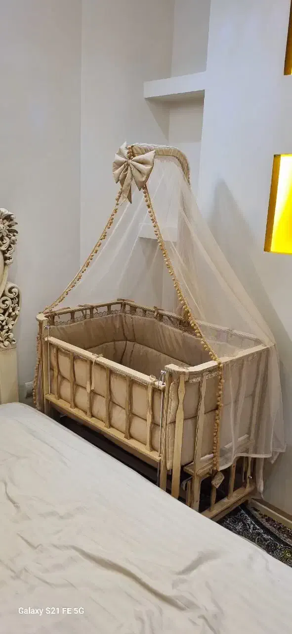 گهواره و تخت کنار مادر|تخت و صندلی بچه|فولادشهر, مسکن مهر فولادشهر|دیوار