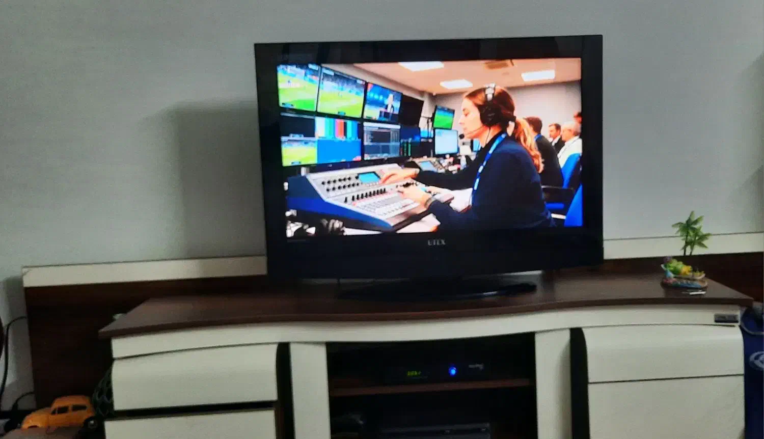 مانیتور تلویزیون ۳۲ اینچ|تلویزیون و پروژکتور|تهران, امامت|دیوار