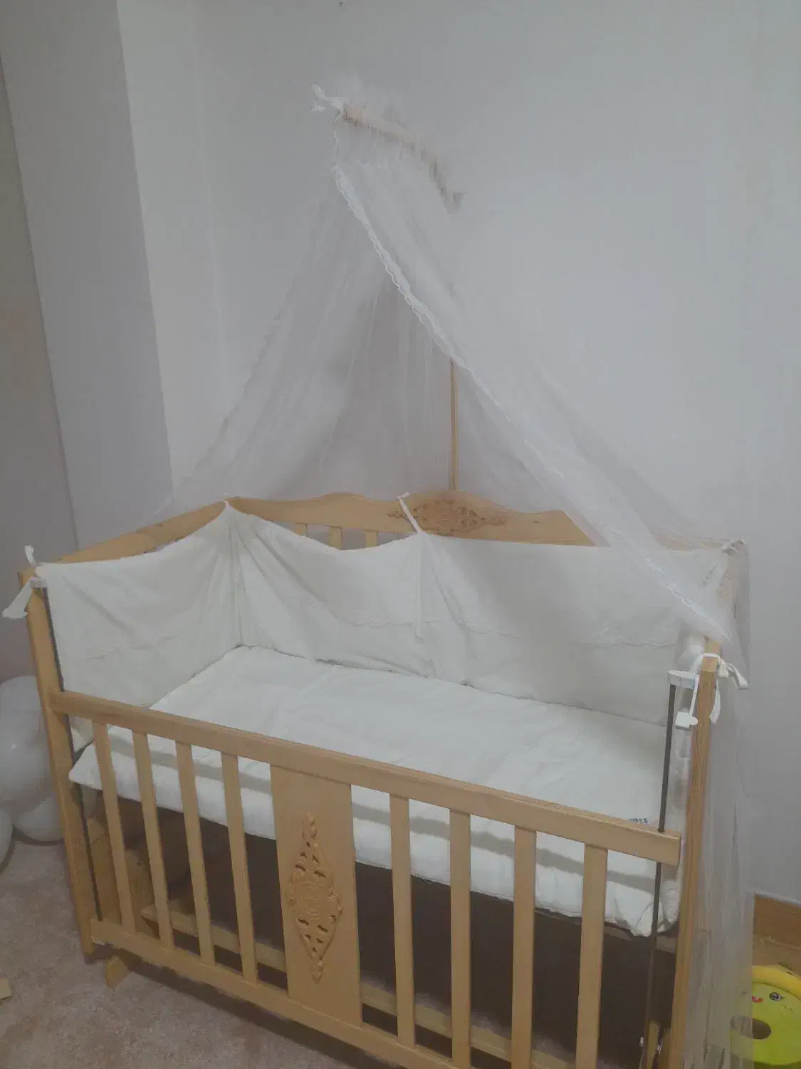 تخت کنار مادر|تخت و صندلی بچه|رشت, فلسطین|دیوار