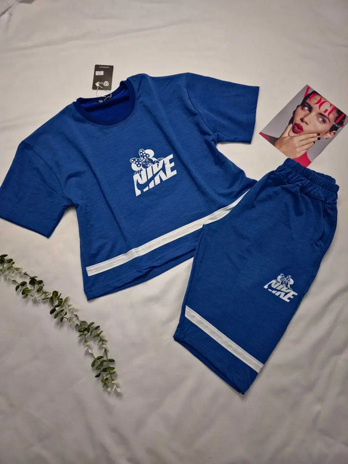 لباس و شلوارک|لباس|بافق, |دیوار