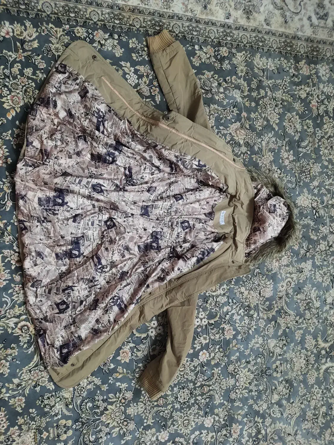 یک بارانی و یک کاپشن در حد نو ترکیه ای|لباس|قم, چهل درخت|دیوار