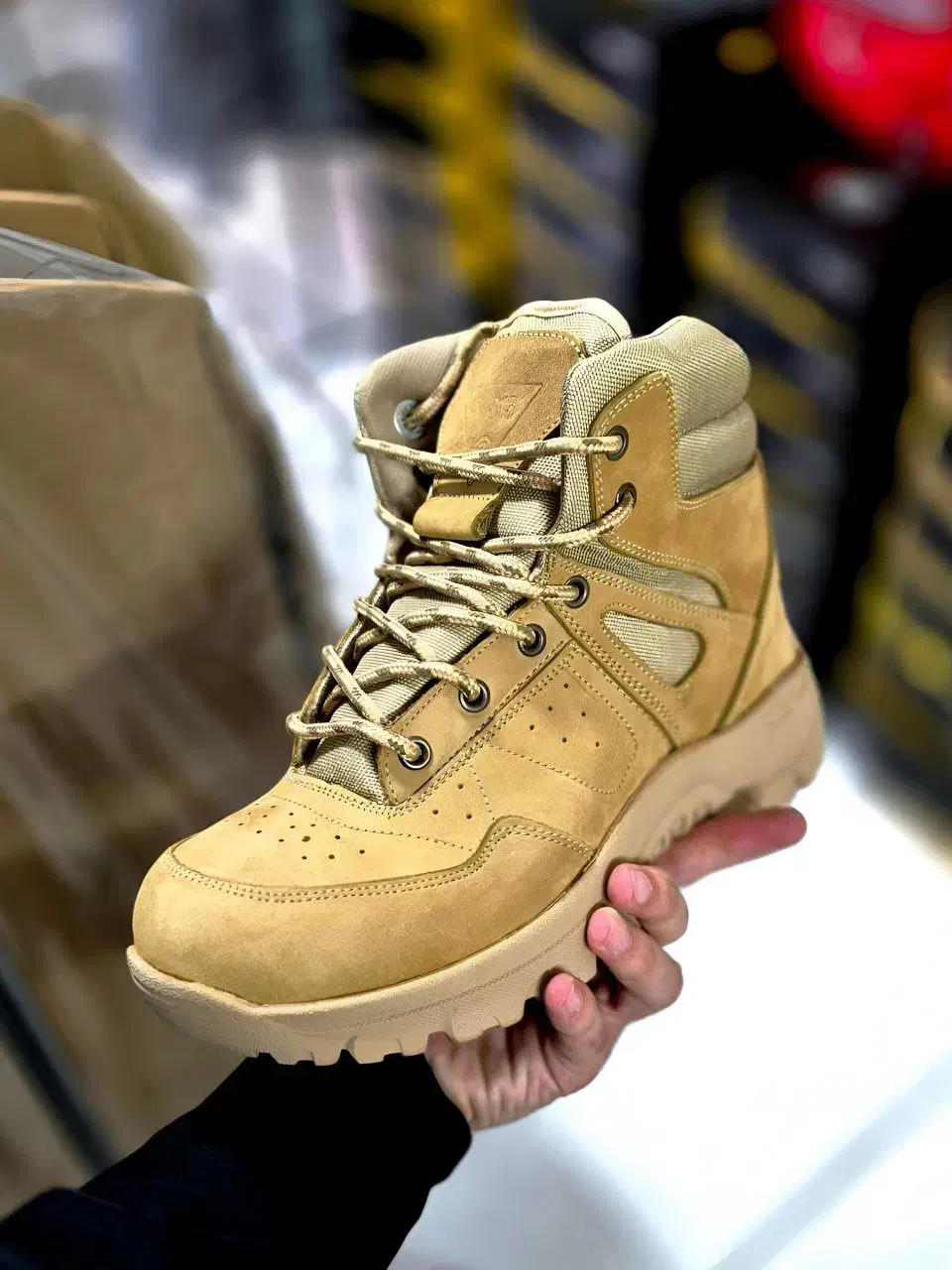 بوت کوهنوردی S.313|کیف، کفش، کمربند|بجنورد, |دیوار