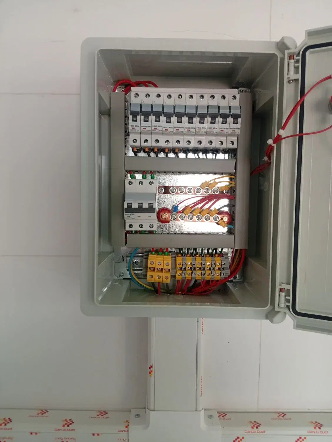 برق کار،ساخت تابلوبرق،نصب لاینر،نصب و تعمیراینورتر|خدمات پیشه و مهارت|فردیس, فردیس|دیوار