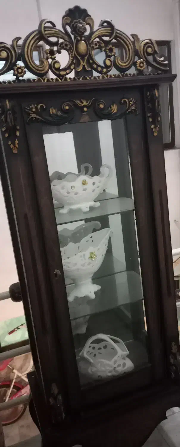 در حد نو به همراه وسایل ۳میلیون تومن|بوفه، ویترین، کنسول|صومعه‌سرا, |دیوار