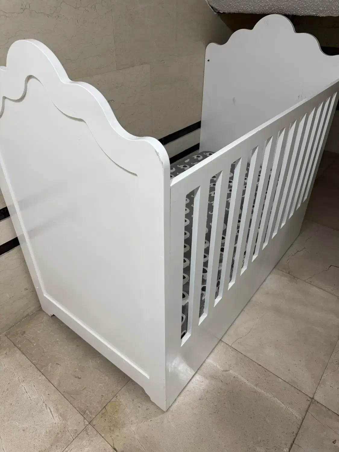 تخت نوزاد|تخت و صندلی بچه|رشت, بلوار گیلان|دیوار