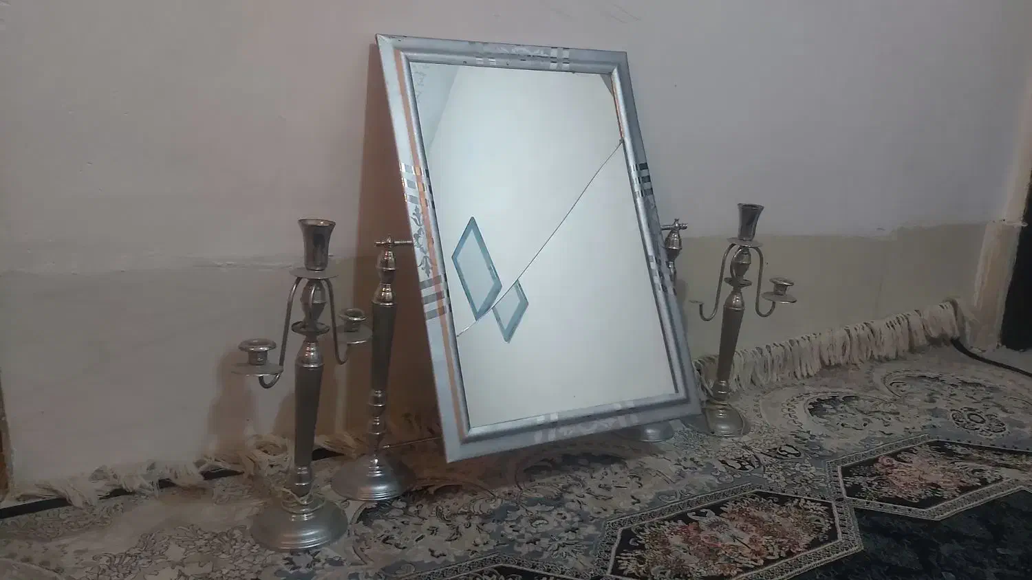 چراغ اینه|آینه|شیراز, شهرک بهار|دیوار