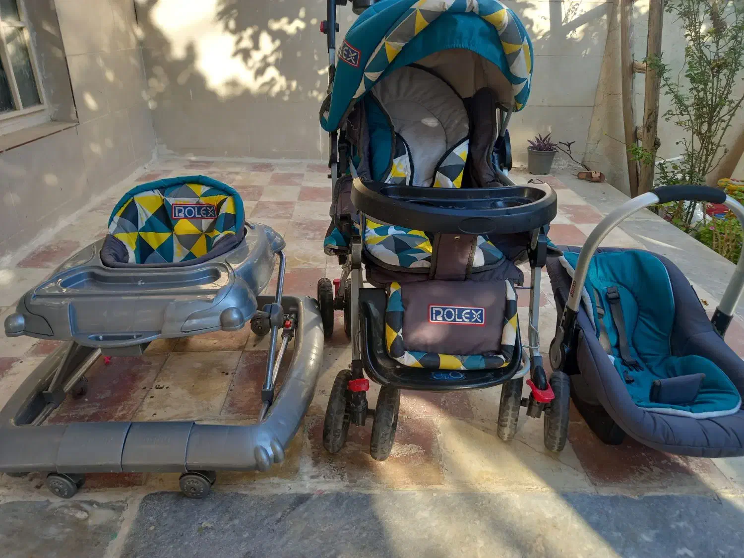 کالسکه و کریر و روروک|کالسکه و لوازم جانبی|شیراز, میانرود|دیوار