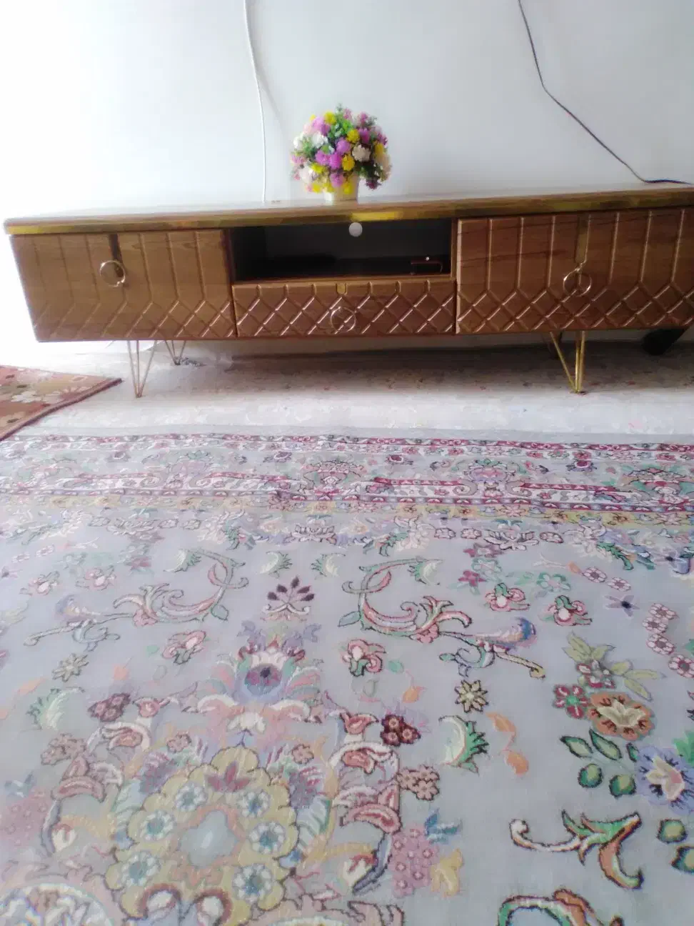 میزتیوی|میز تلویزیون|رشت, پاره بیجار|دیوار