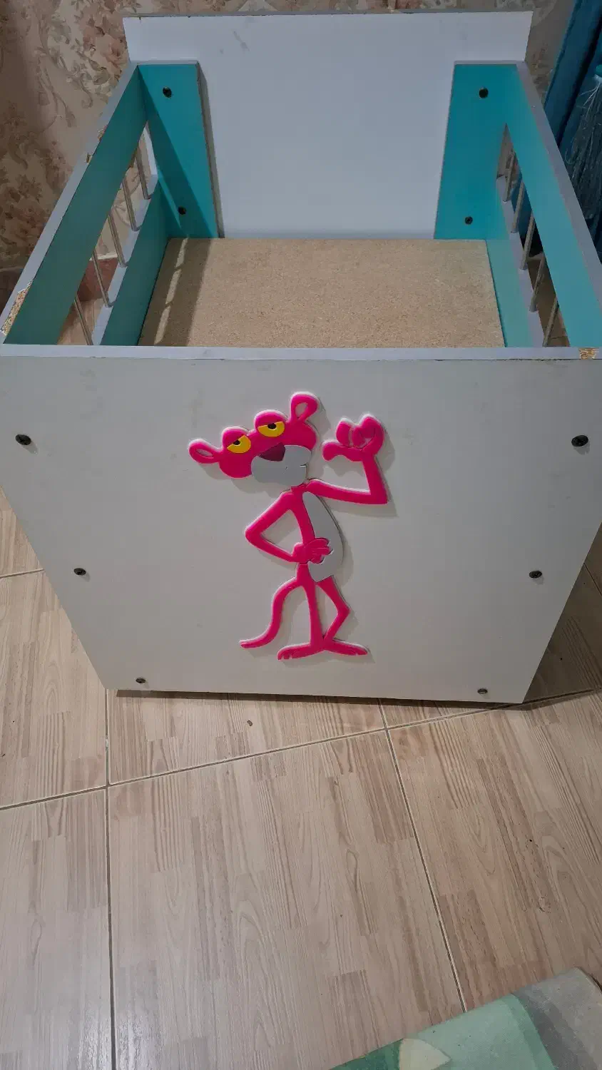 تخت نوازد حالت گهواره‌ای|تخت و صندلی بچه|کرج, شهرک جهان‌نما|دیوار