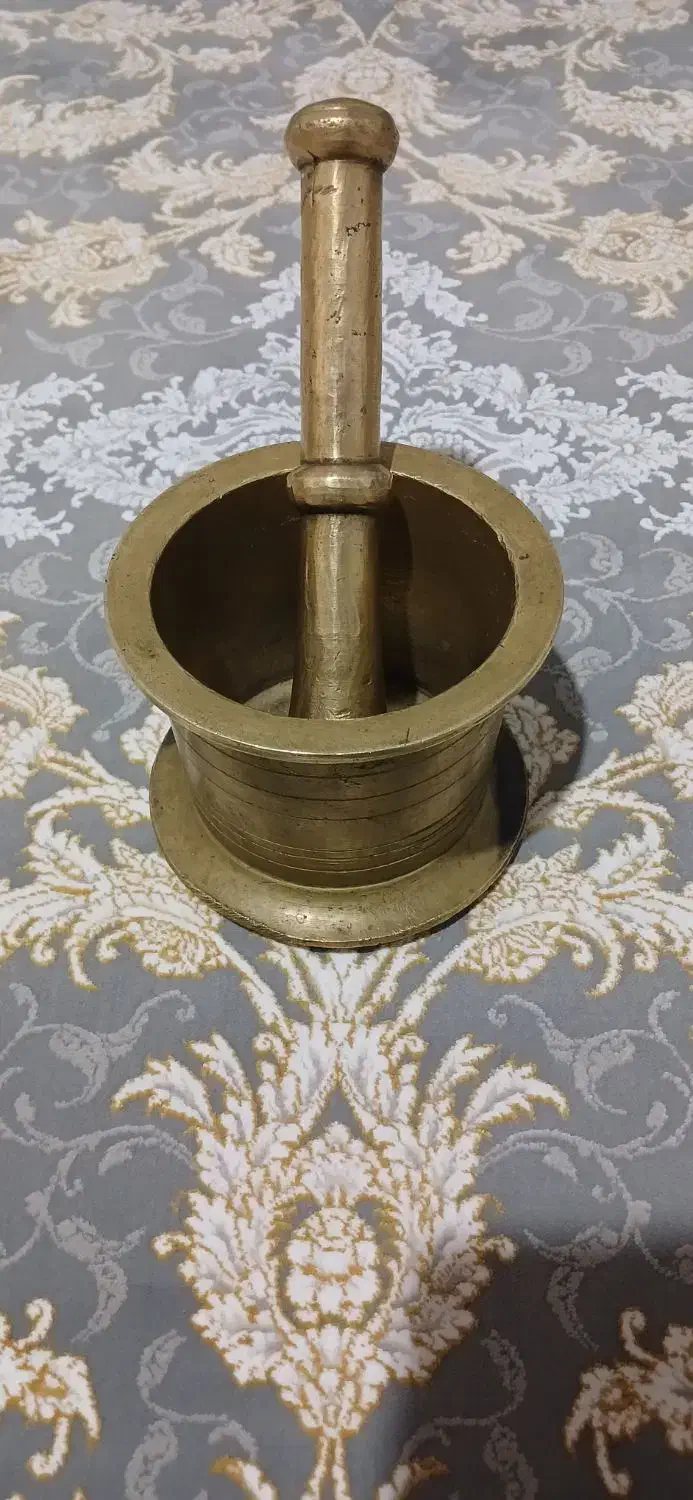 هاون قدیمی سالم به دونه ایراد|کلکسیون اشیاء عتیقه|سقز, |دیوار