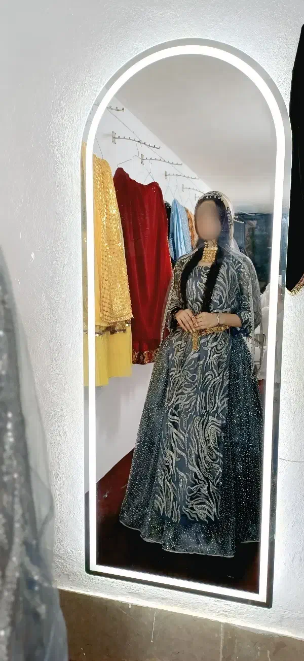 لباس محلی زرین دخت|لباس|شیراز, فرگاز|دیوار