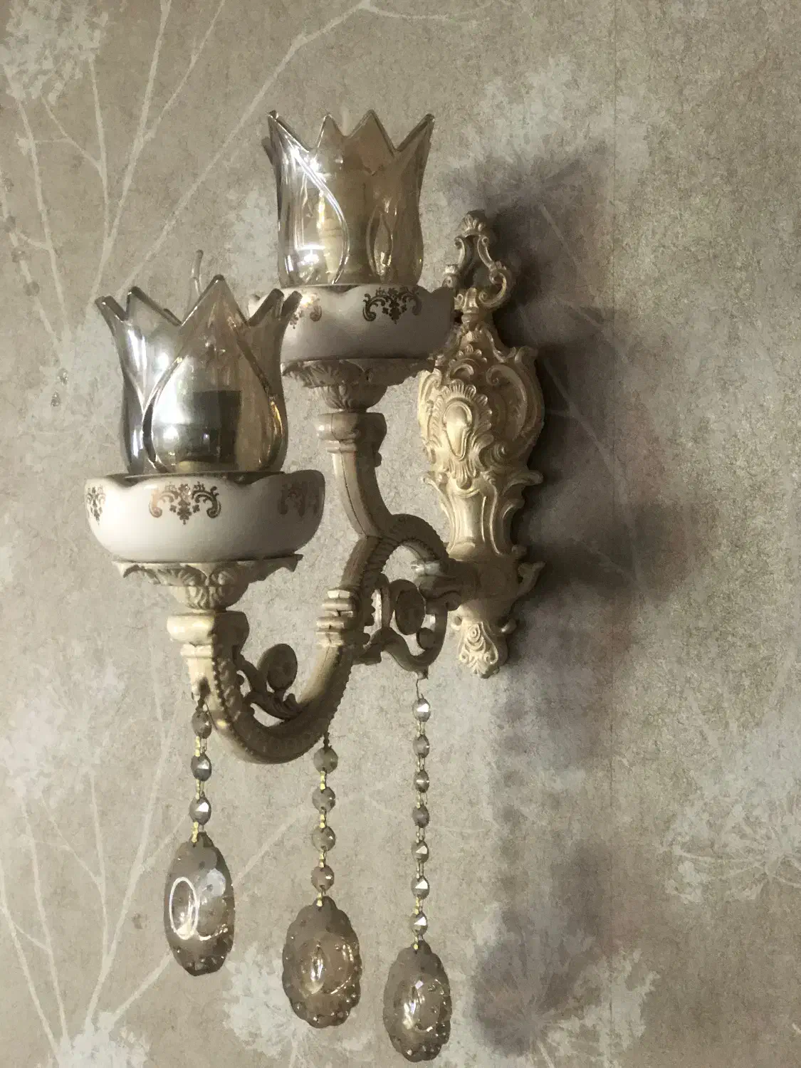 لوستر شش شاخه (۱۲شعله ) و دو عدد دیوار کوب|لوستر و چراغ آویز|کرج, کوی زنبق|دیوار