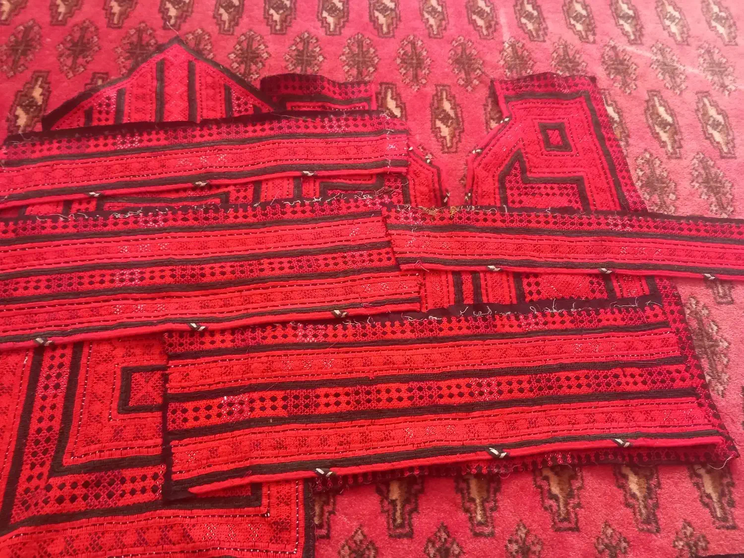 زنچک سور دوچ|لباس|گنبد کاووس, |دیوار