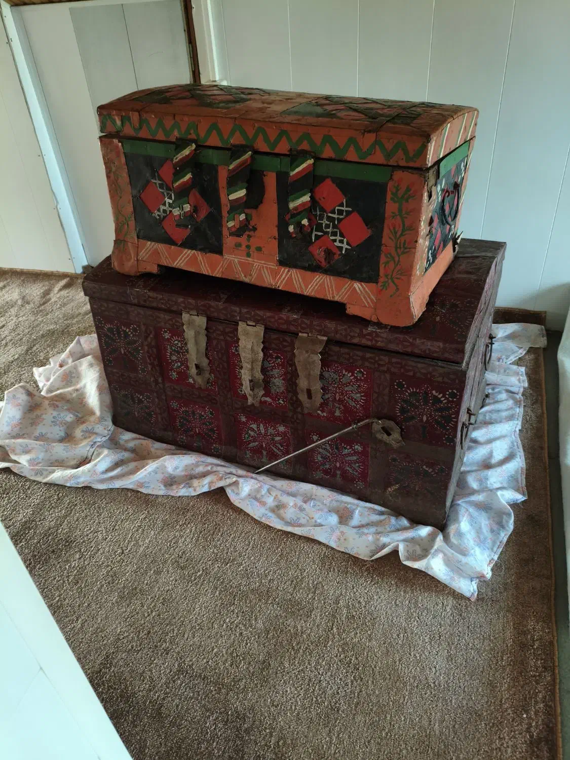 صندوق قدیمی|کلکسیون اشیاء عتیقه|کلاچای, |دیوار