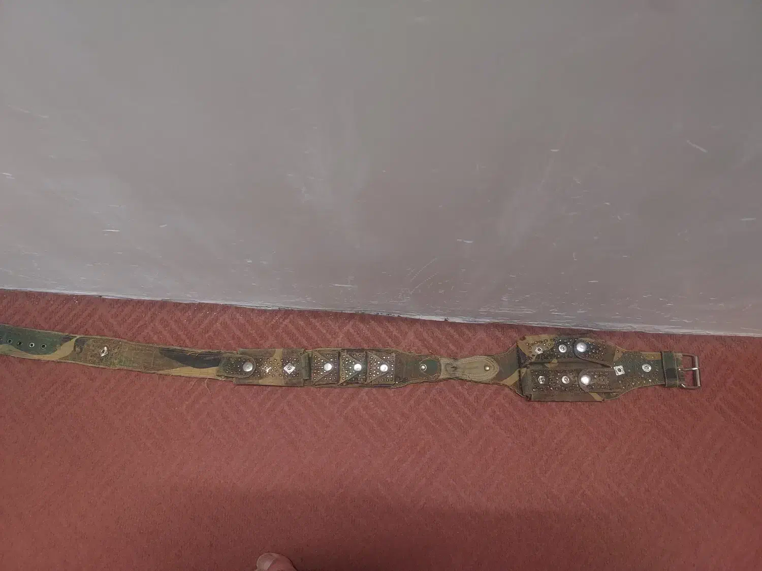 کمربند ارتشی قدیمی|کلکسیون اشیاء عتیقه|فارسان, |دیوار