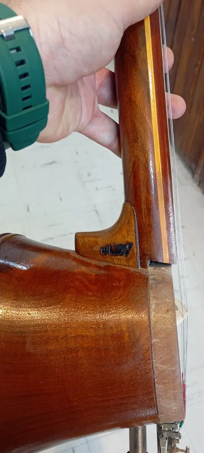 کمانچه پشت باز|سازهای سنتی|زاهدان, |دیوار