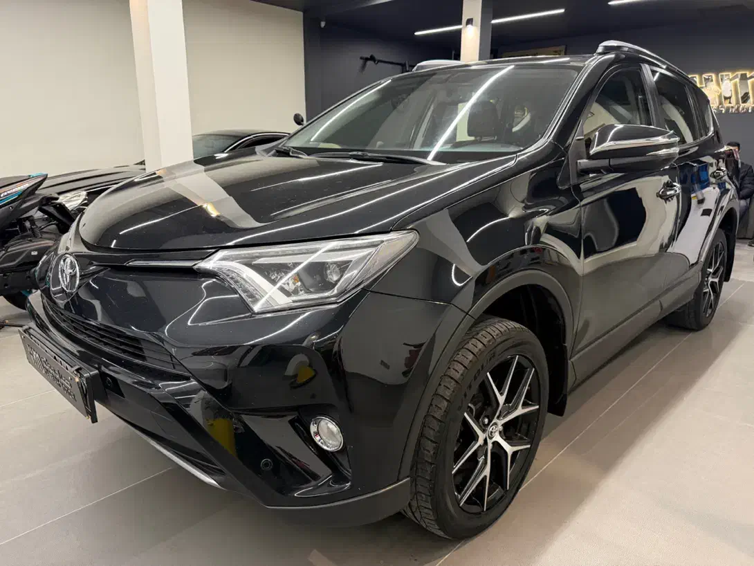 تویوتا راو۴ مشکی ۲۰۱۷ فول عمان 145تا کار بدون رنگ|خودرو سواری و وانت|اصفهان, مسجد مصلی|دیوار