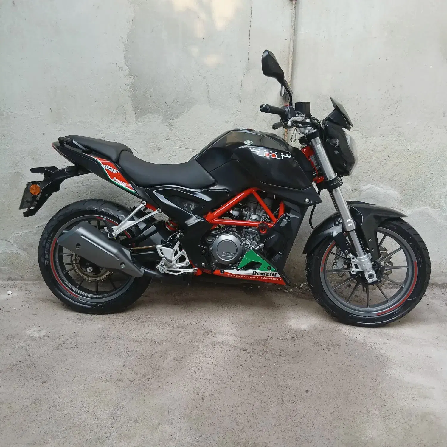 بنلی ۲۵۰ مدل ۹۶ وارداتی|موتورسیکلت|رشت, پل تالشان|دیوار