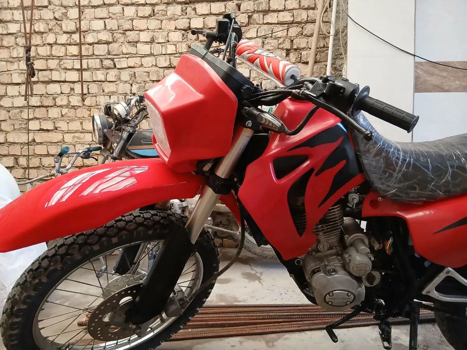 موتور ۲۰۰تریل پیشرو استارتی|موتورسیکلت|خمینیشهر, |دیوار