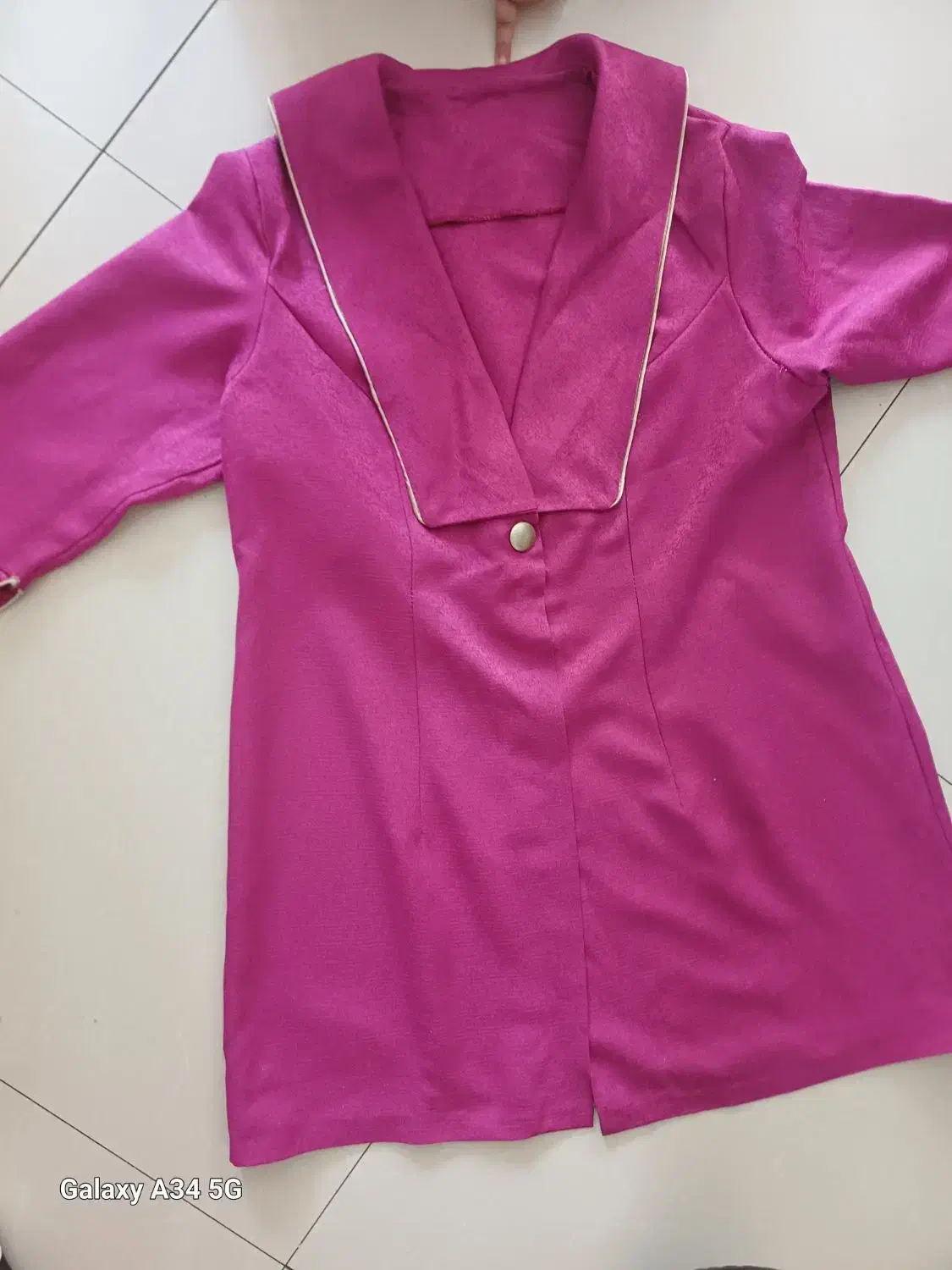 تعدادی لباس|لباس|تهران, فلسطین (میدان انقلاب)|دیوار