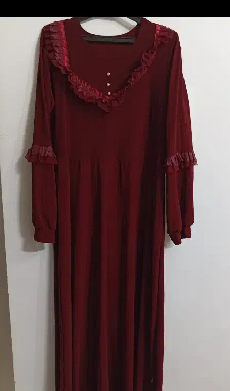 تعدادی لباس|لباس|محلات, |دیوار