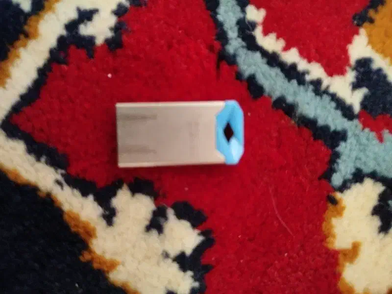 گیتار و پاوربانک دو عدد فلش 8و 16|گیتار، بیس، امپلیفایر|سبزوار, توحیدشهر|دیوار