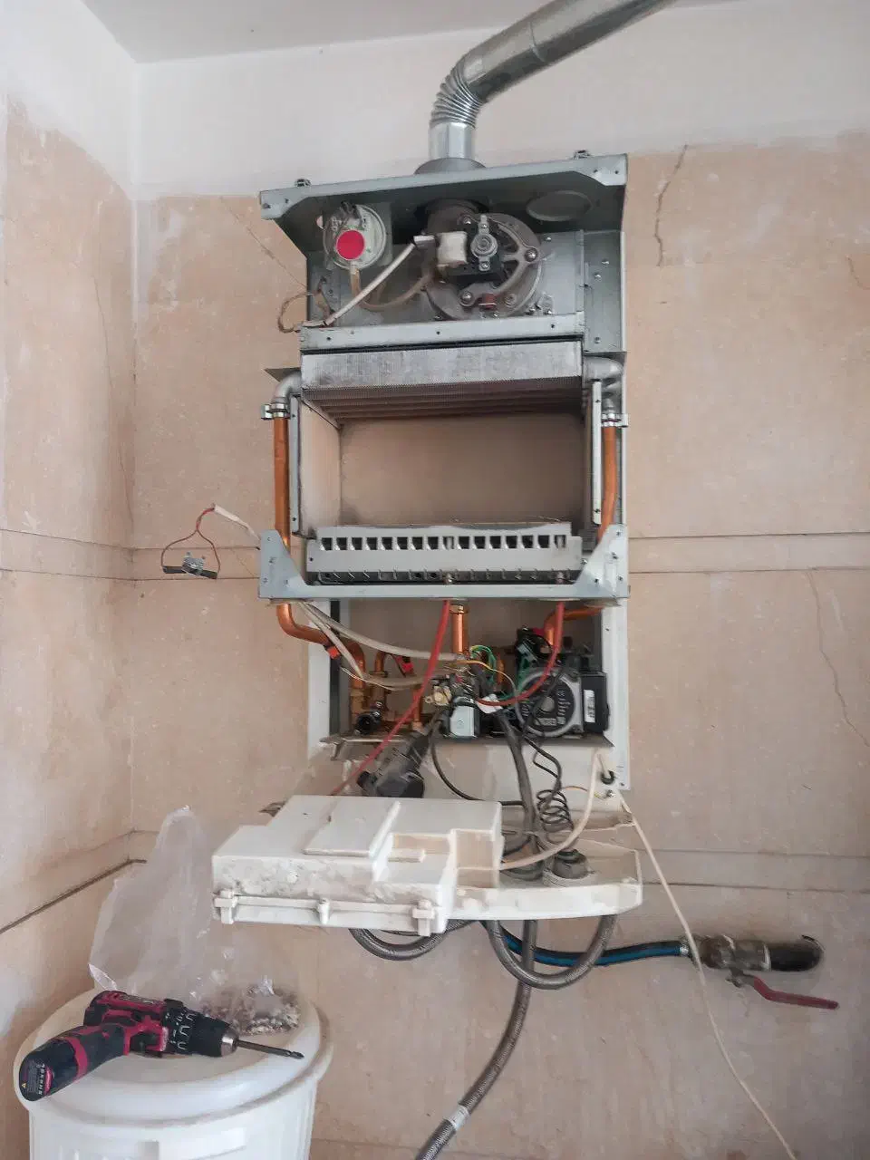 نصب وتعمیرات تخصصی پکیج و اسپیلت و کولرگازی|خدمات پیشه و مهارت|رودهن, |دیوار