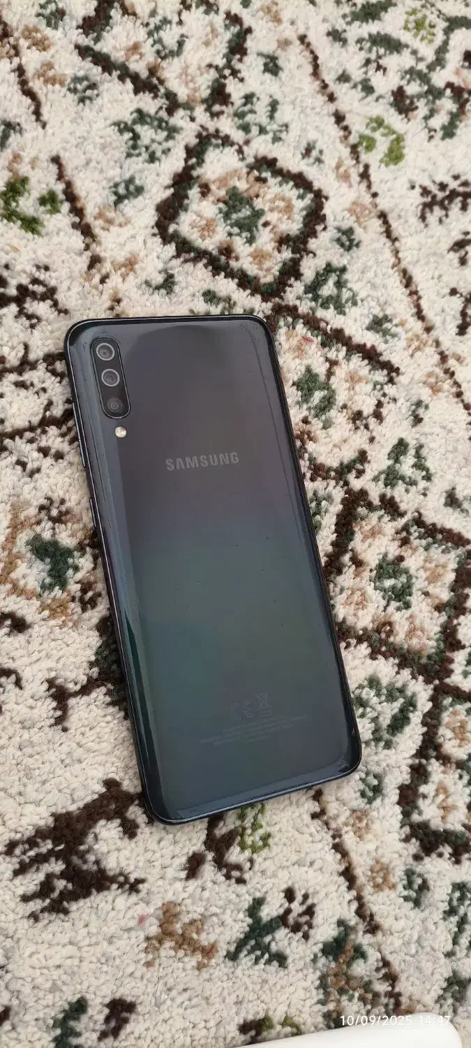 galaxy A70 128g RAM 6|موبایل|قم, زنبیل آباد|دیوار