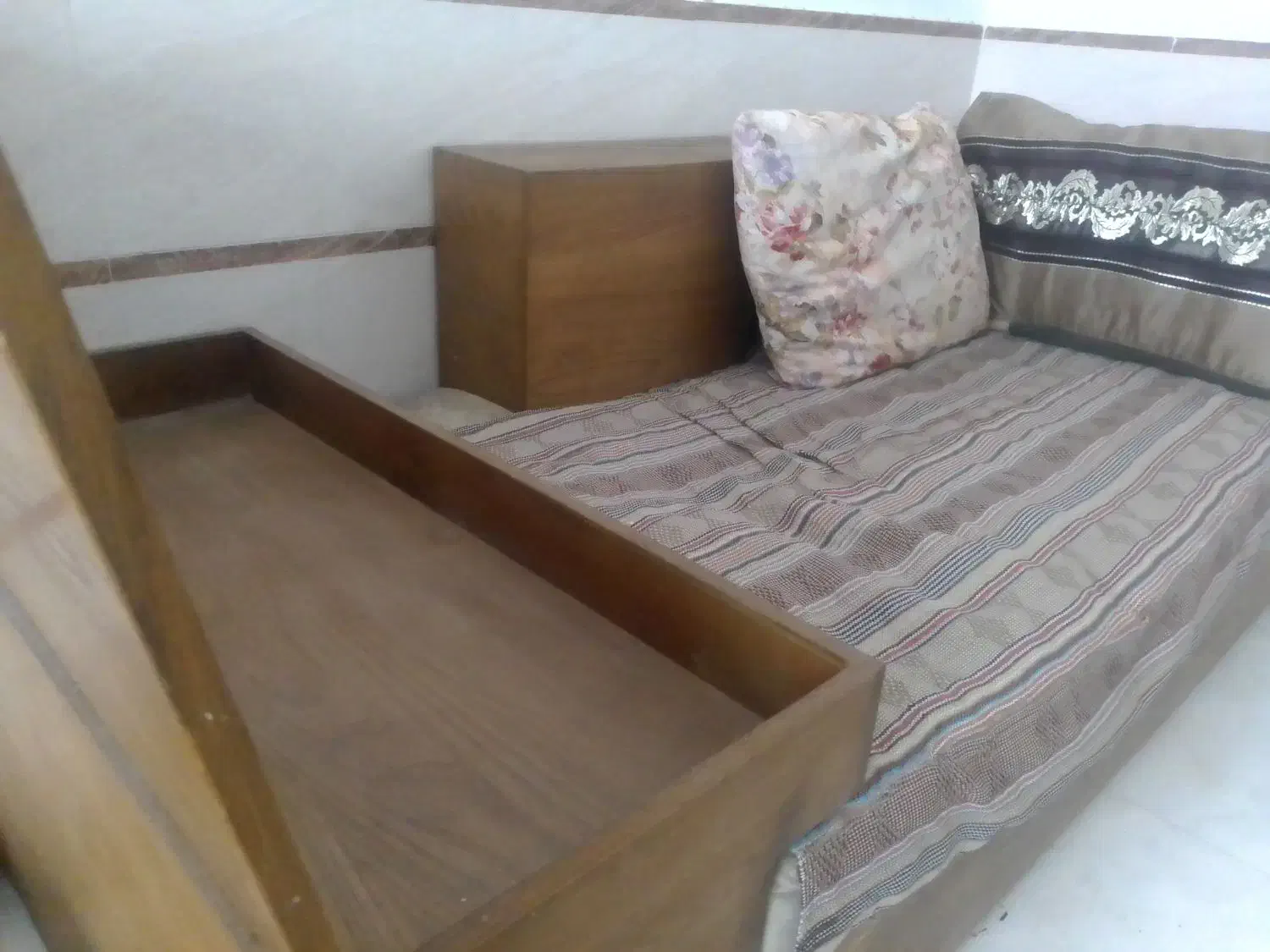 مبلمان راحتی|مبلمان خانگی و میز عسلی|گلپایگان, |دیوار