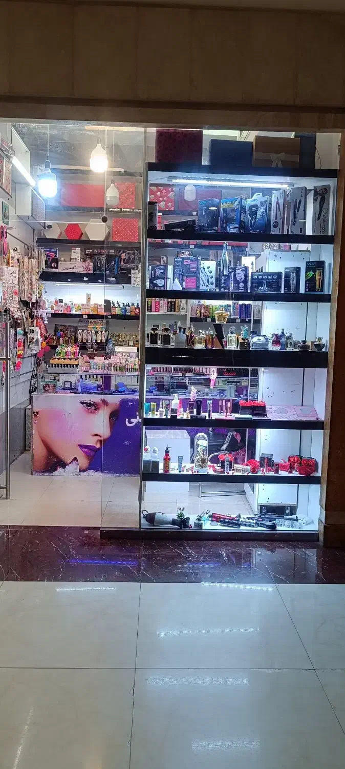 فروشندگی لوازم آرایشی به صورت نیمه وقت|استخدام بازاریابی و فروش|مشهد, کوی راد|دیوار