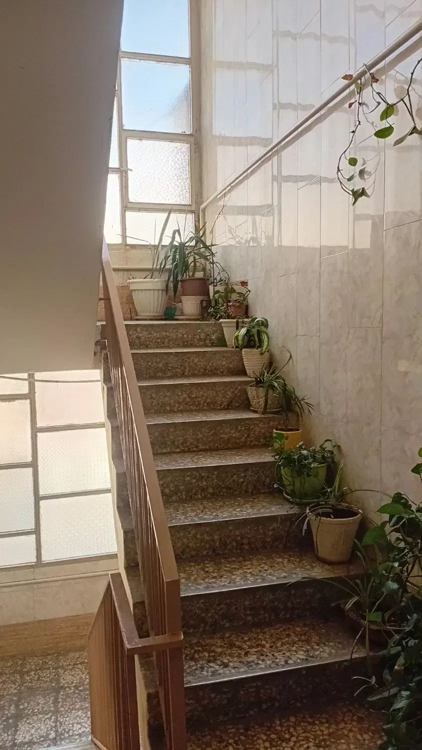 جمالزاده شمالی‌‌/‌‌‌۱۱۵متر۲خوابه/طبقه آخر