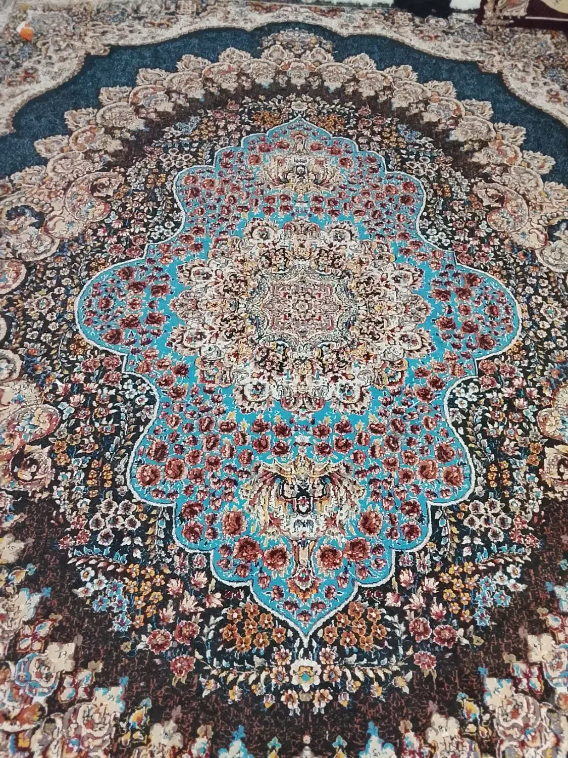 فرش|فرش|نیشابور, ۲۲ بهمن|دیوار