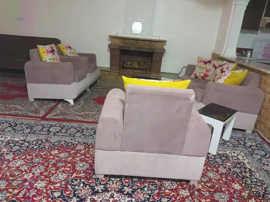 منزل مبله|اجارهٔ کوتاه‌مدت آپارتمان و سوئیت|شیراز, باغ تخت|دیوار